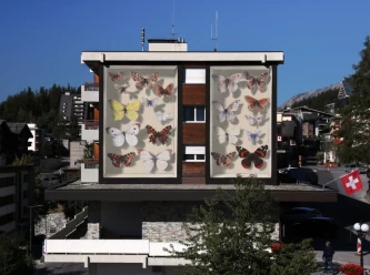 Corsa di orientamento nella stazione intorno alla street art