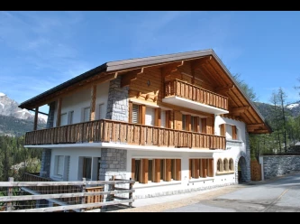 Les Petits M�l�zes SA