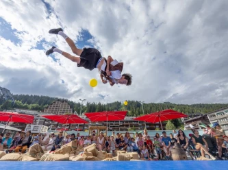 Spectacle de trampoline acrobatique