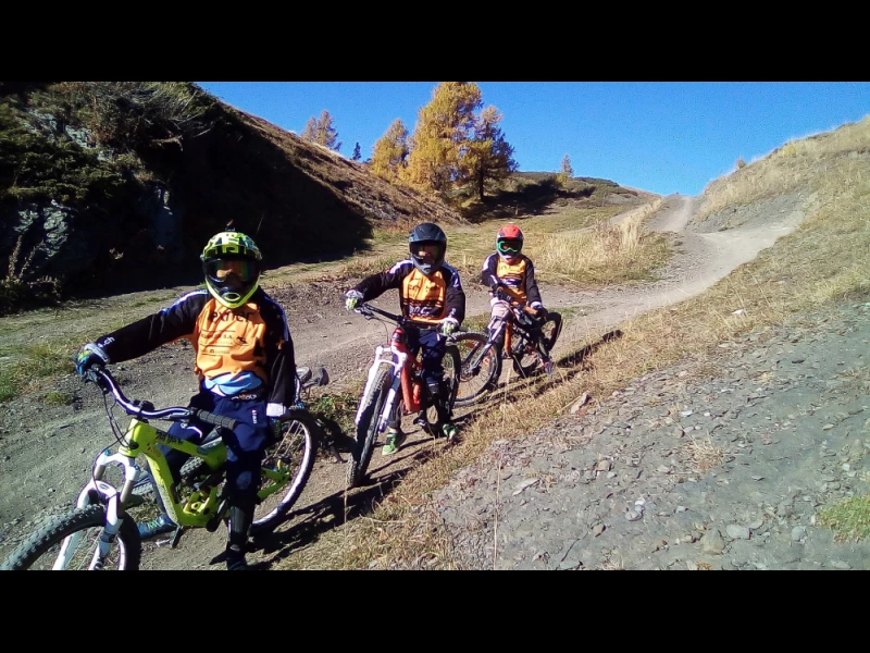 DH biking crans montana 