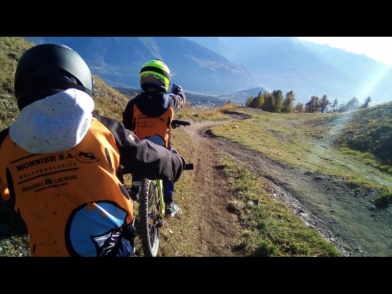 DH single trails courses by bike school