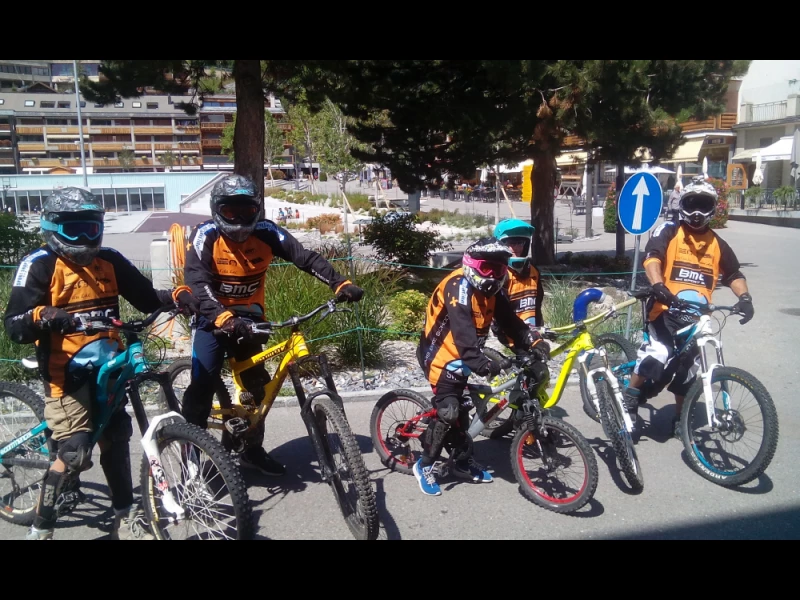 Cours DH pour enfants bike park Crans-Montana