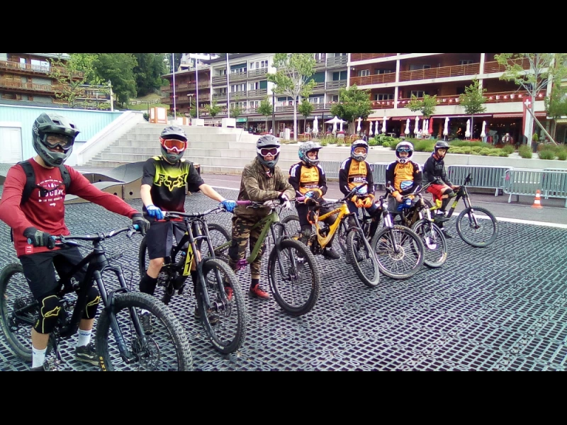 Cours en groupe DH crans montana 