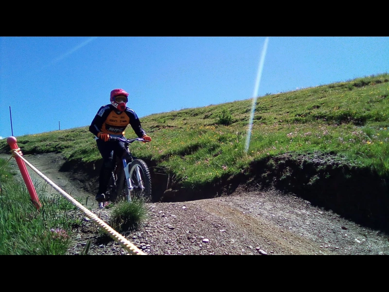 Experiences en v&eacute;lo DH crans montana 
