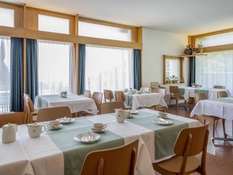 Salle du petit-d&eacute;jeuner