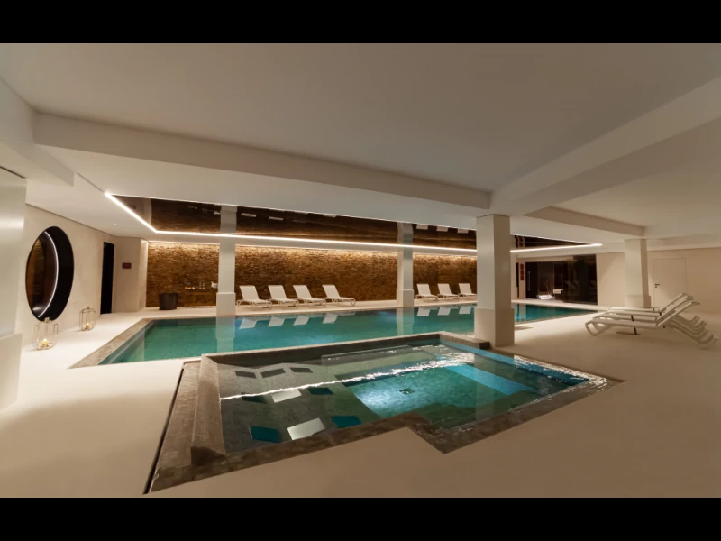 Heated pool and Jacuzzi