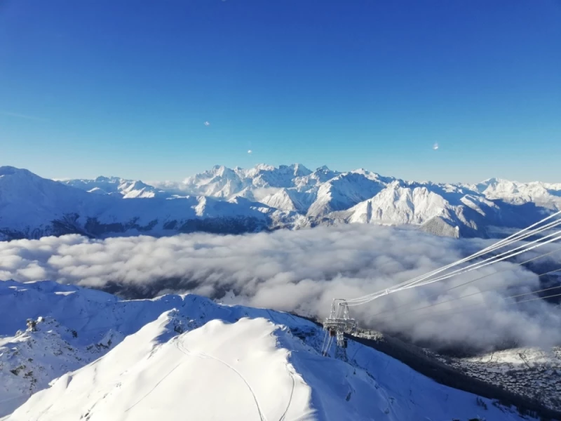 Off piste skiing valais