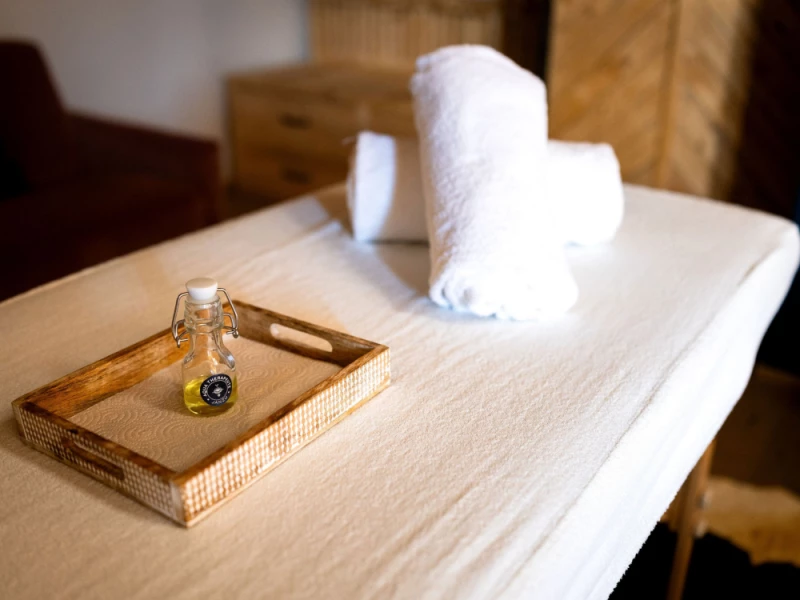 table de  massage en chambre