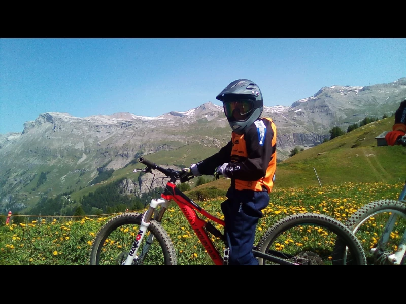 Cours v&eacute;lo de descente crans montana 