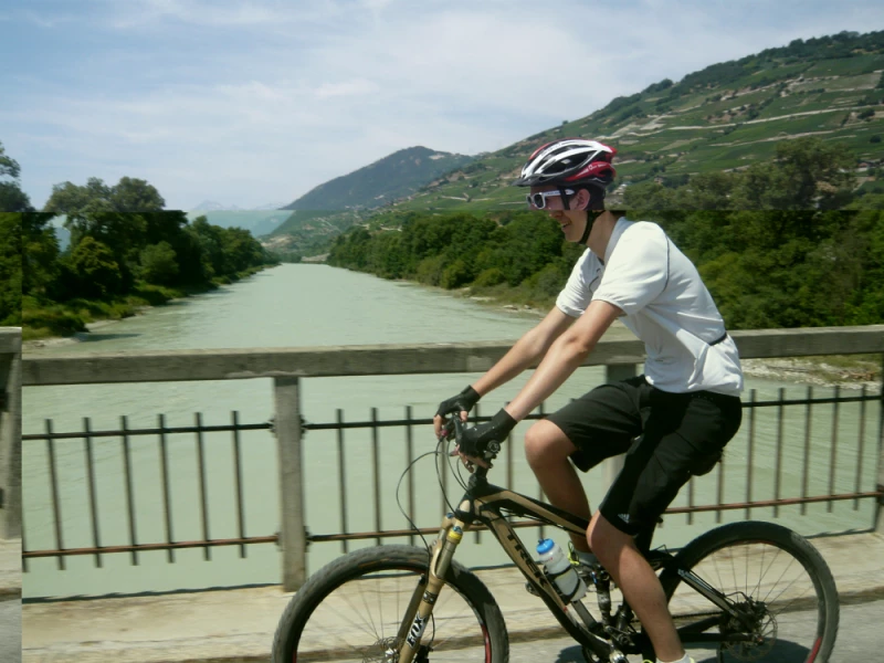 Rando accompagn&eacute;e en VTT crans montana 