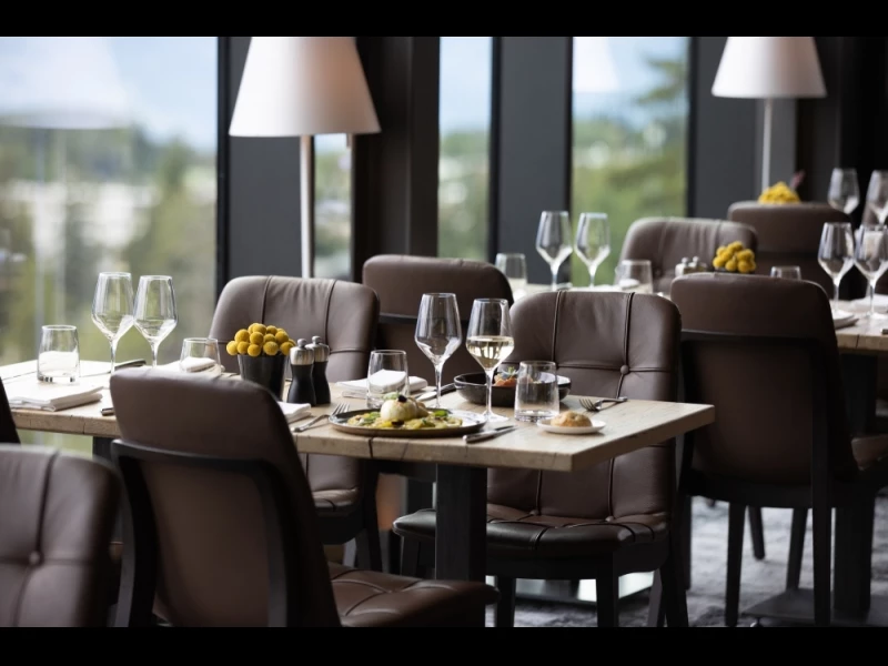 Le Lounge x La Mu&ntilde;a