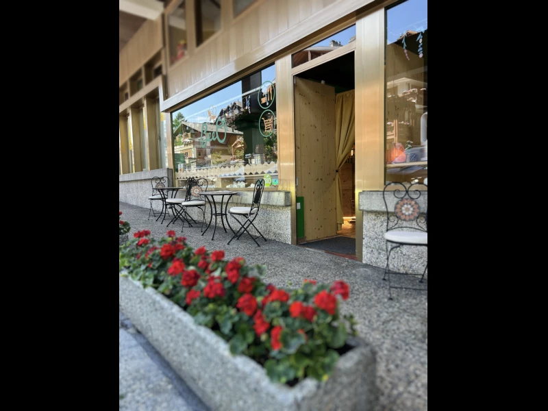 BeeO Buffet, Caf&eacute; & March&eacute;
