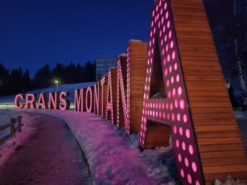 Giro Lettres roses Crans-Montana