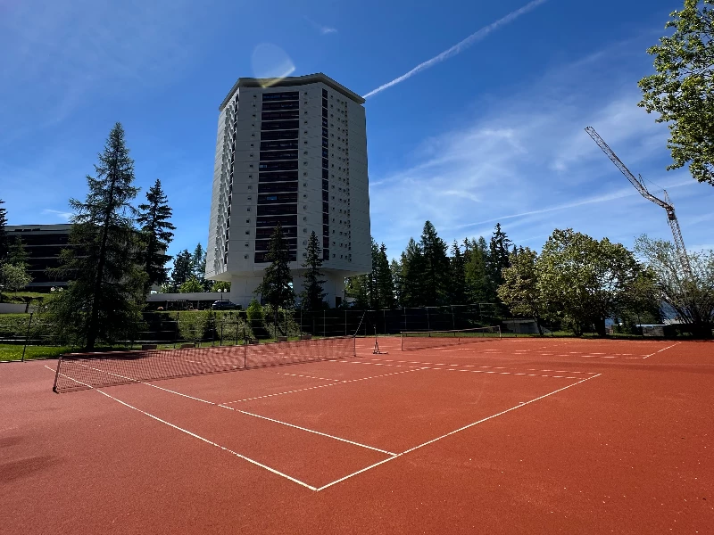 Tennis sur des terrains en terre battue - SuperCrans 