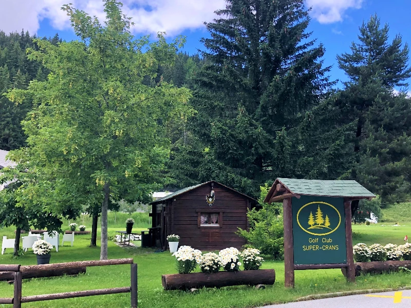 SuperCrans - Parcours de golf, 9 trous - Ouvert � tous !