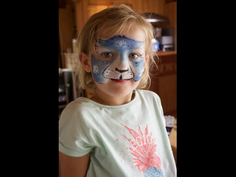 fillette tigre bleu